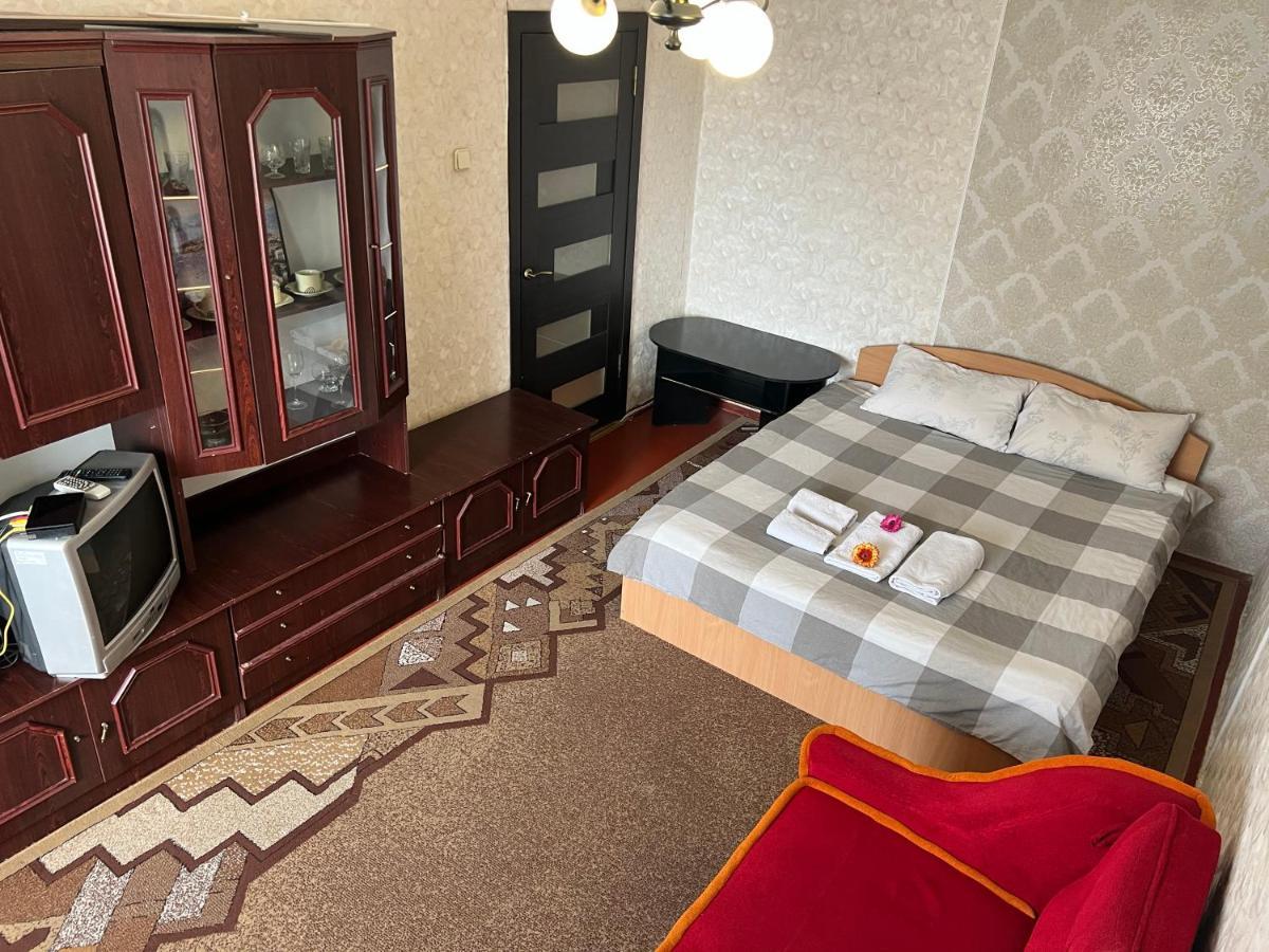 Apartment On Bukovinska รีฟเน ภายนอก รูปภาพ